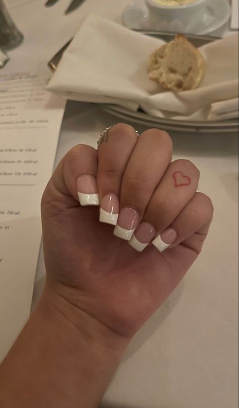 Natural Nails Painted, Y2k Short Nails, Tattoo Baddie, French Tip White, Short French Tip Nails, Acrylic Toe Nails, Long Acrylic Nail Designs, Hard Nails, White Acrylic Nails