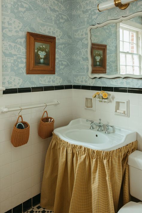 Jourdan Fairchild — The Girls' Bathroom Reveal! Career Background, Anthropologie Bathroom, Moody Photos, Bathroom Design Black, Bathroom Color Schemes, Bathroom Design Trends, Black And White Tiles, Yellow Bathrooms, Old Home