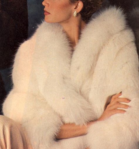 Vanessa Abrams, Bridal Fur, Mode Editorials, Wedding Fur, Rebecca Ferguson, Fur Stole, Classy Aesthetic, Vintage Fur, White Fur