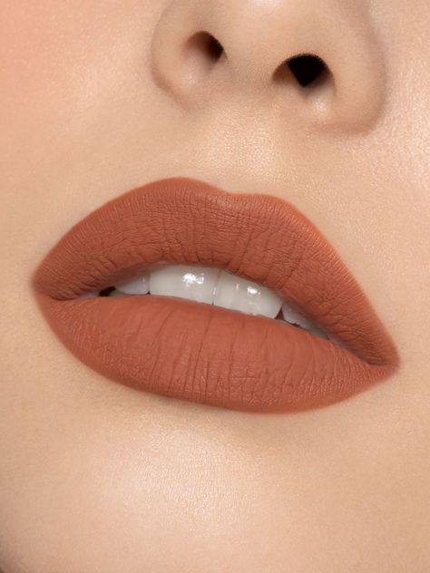 Fall Makeup Lips, Lip Makeup Matte, Nude Shade Lipstick, Makeup Looks Lipstick, Lipstick Makeup Looks, Natural Lipstick Shades, Lipstick Nails Shape, Lipstick Tips, Chocolate Lipstick