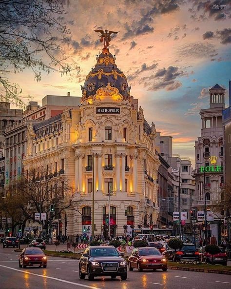 Madrid NYE Madrid Aesthetic, Madrid Hotels, Spain Aesthetic, Madrid City, Madrid Travel, Spain Photography, Your Favorite, Nightlife Travel, Madrid Spain