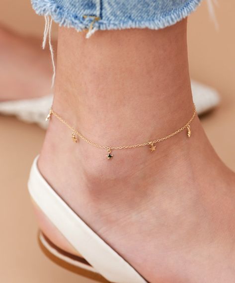 Minimalist Accessories Jewellery, Black Anklet, Simple Jewellery Designs, Ankle Bracelets Gold, Leg Jewelry, Rose Gold Anklet, Silver Anklets Designs, Cute Anklets, Gold Earrings Models