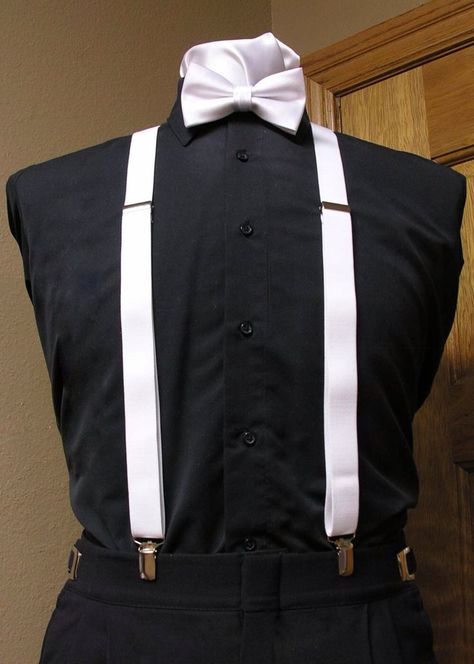 Suspenders And Bow Tie Outfit, Chambelan Outfits, White Jeans For Men, Tux Prom, White Tuxedo Wedding, Suspenders Outfit, Retro Steampunk, All Black Suit, Tie Outfit