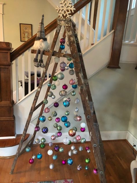 Diy Ladder Christmas Tree, Ladder Tree Christmas, Stepladder Christmas Tree, Unique Christmas Trees Themes Ideas, Ladder Christmas Tree Window Display, Old Ladder Christmas Tree, Ladder Christmas Tree Directions, Christmas Tree Ladder, Barnyard Chickens