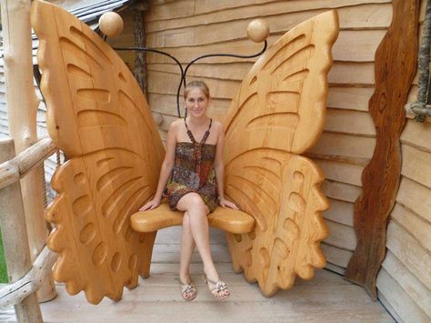 Butterfly bench for your porch. Art Sculpture En Bois, Wooden Butterfly, Wood Butterfly, Into The Wood, Wood Working Gifts, Cool Woodworking Projects, Wood Bedroom, Woodworking Bench, Woodworking Jigs