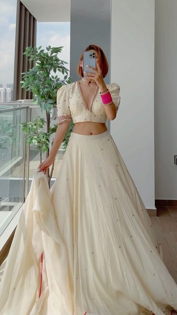 Isha Borah Dress, Isha Borah Lehenga, Kasavu Blouse Design, Lehenga For Onam, Simple Lehenga Ideas, Isha Borah Saree, Onam Outfits Ideas 2024, Onam Outfits Ideas College 2024, Simple Crop Top Lehenga