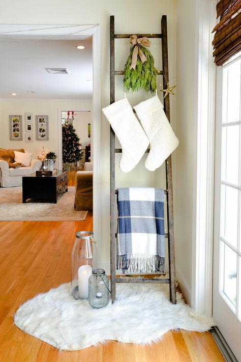 Design Tip: Holiday Decor For Your Blanket Ladder — GRAY OAK STUDIO Ladder Decor Ideas, Blanket Ladder Decor, Christmas Ladder, Vintage Ladder, Diy Blanket Ladder, Prim Decor, Blanket Ladder, Hanging Stockings, Farmhouse Christmas Decor