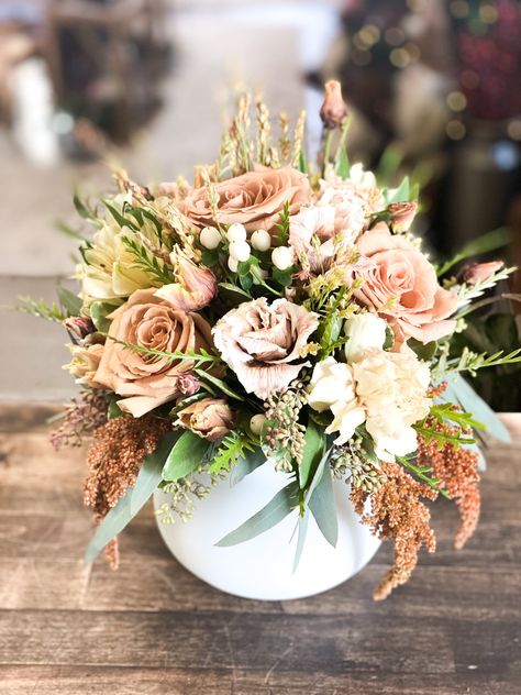 Neutral Fall Feels Bouquet – Petal & Stem Neutral Fall Flower Arrangements, Muted Color Flowers, Cream Colored Flowers, Pretty Bouquet, Filler Flowers, Fall Neutrals, Fall Flower Arrangements, Prettiest Bouquet, Fall Florals