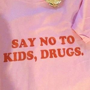 Say no 😂😂 #y2k #croptee #britneyspears #kawaii #slay #baddie #trendingstreetwear #slogantee #summertrends #2000s #babytee #pinklimes Indie Kid Style, Shirts Y2k, Quilt Size Chart, Black Tee Shirt, Bad Words, Style Moodboard, Tshirt Women, Graphic Tshirt Design, Weird Shirts