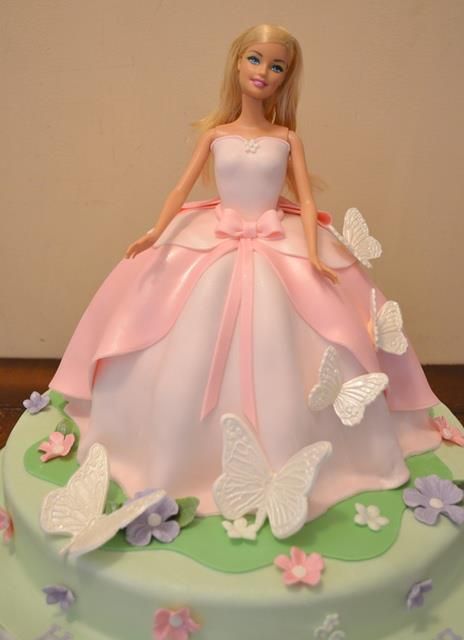 Love this Barbie Cake! Fondant Barbie Doll Cake, Butterfly Barbie Cake, Barbie Cake Cupcakes, Fondant Princess Cake, Barbie Cake Fondant, Barbie Doll Cake Ideas, Fondant Doll Cake, Barbie Cake Ideas Birthdays, Princess Barbie Cake