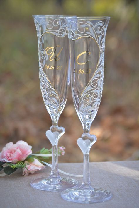 Wedding Reception Glasses, Unique Champagne Flutes, Monogram Glasses, Toasting Glasses Wedding, Glasses For Wedding, Wedding Toasting Glasses, Bride And Groom Glasses, Wedding Champagne Glasses, Wedding Flutes