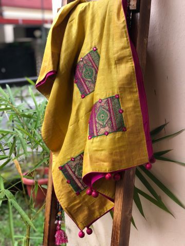 Handmade Duppatas Ideas, Cotton Scarf Pattern, Dupatta Designs Ideas, Duppattas Designs Ideas, Navratri Dress, Saree Tassels, Hand Embroidery Dress, Designing Ideas, Embroidery On Kurtis