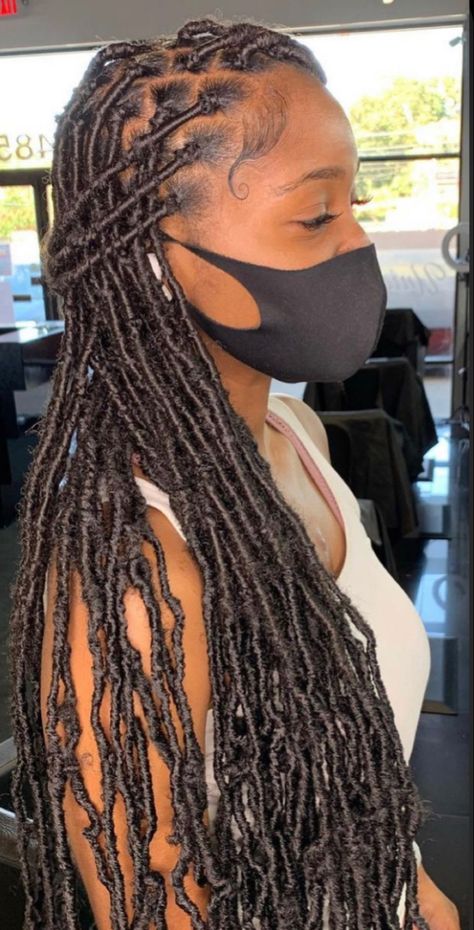 Hairstyles For Fox Locs, Goddess Braids Faux Locs, Faux Locs Knotless, Focs Locs Hairstyles Long, Baddie Faux Locs, Soft Locs With Color Brown, Hair Styles Locs Long, Butterfly Soft Locs Long, Soft Locs Highlights