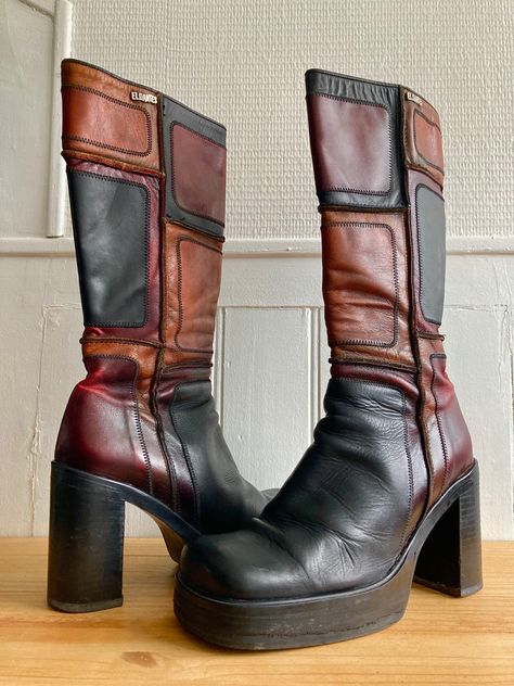 vintage El dantes patchwork boots Vintage 70s Boots, Patchwork Leather Boots, 70s Style Boots, Boots Aesthetic Vintage, Patchwork Boots Outfit, El Dantes Boots, Vintage Boots Outfit, Patchwork Shoes, Funky Boots