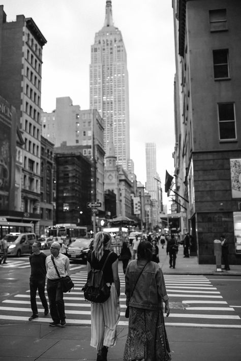 Empire State Building Made In Manhattan, Abandoned Railroad, High Line, Empire State, The High, Empire State Building, Railroad Tracks, Making Out, Manhattan