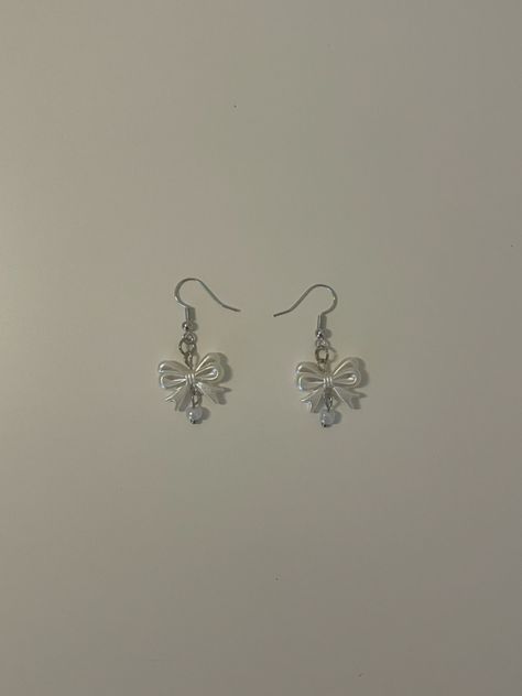 Coquette Earing, Dainty Silver Earrings Aesthetic, Aesthetic Beaded Earrings, Simple Beaded Earrings, Coquette Earrings, Bead Bra, Ribbon Earrings, Earring Inspo, Ribbon Jewelry