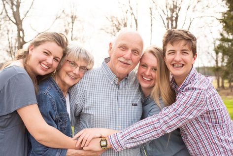 Family Photos Grandparents Grandchildren, Family Posing Ideas With Grandparents, Poses With Grandparents, Big Family Photo Shoot Ideas Group Poses Grandparents, Photos With Grandparents Grandchildren, Family Portraits With Grandparents, Pictures With Grandparents, Four Generation Picture Ideas, Family Pictures With Grandparents