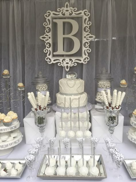 Pearl Birthday Party, Candy Station Wedding, Winter Wonderland-party, White Party Theme, Candy Tables, Winter Bridal Showers, Candy Station, All White Wedding, All White Party