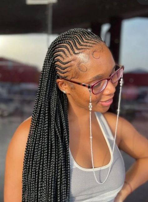 Zigzag Lines Hairstyle, Lines And Braids Hairstyles, Ghanian Lines Hairstyles Latest, Cornrows Black Women, Zig Zag Fulani Braids, Braids Lines Hairstyles, Zig Zag Cornrows Braids, Zigzag Cornrows, Protective Styles For Natural Hair Short