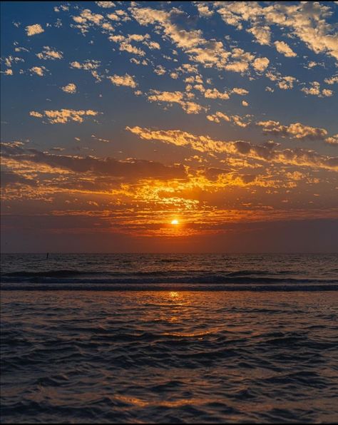 Clear Water Beach Florida, Clear Water Beach, Pretty Skies, Sunset Clouds, Photography Beach, Sunset Lover, Beach Quotes, Pretty Sky, Natural Gifts