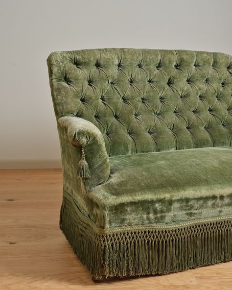 Fringe Sofa, Fairytail Wedding, Fairy Tail Wedding, Vintage Sofas, Velvet Fringe, Vintage Couch, Old Sofa, Green Velvet Sofa, Velvet Couch