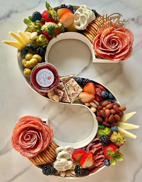 Alphabet Charcuterie Board, Letter Shaped Charcuterie Board, Charcuterie House, Charcuterie Letters, Board Party Ideas, Grazing Food, Charcuterie Party, Catering Ideas Food, Charcuterie Inspiration