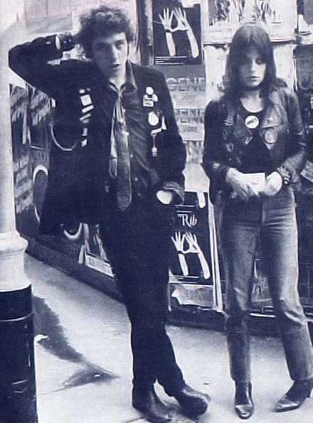 1960s Punk Fashion, Black And White Punk Photos, 70s Metal Fashion, B52s Style, 70s Punk Fashion Woman, 70s Punk Outfits, Punk Fashion 70s, 70s Punk Fashion, 70s Punk Aesthetic