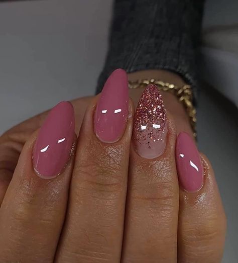 Elegant Wedding Nails, Pink Wedding Nails, Bright Nail Polish, Wedding Nails Bridesmaid, Elegant Touch Nails, Nails Bridesmaid, Unghie Sfumate, Sunflower Nails, Wedding Nails Glitter