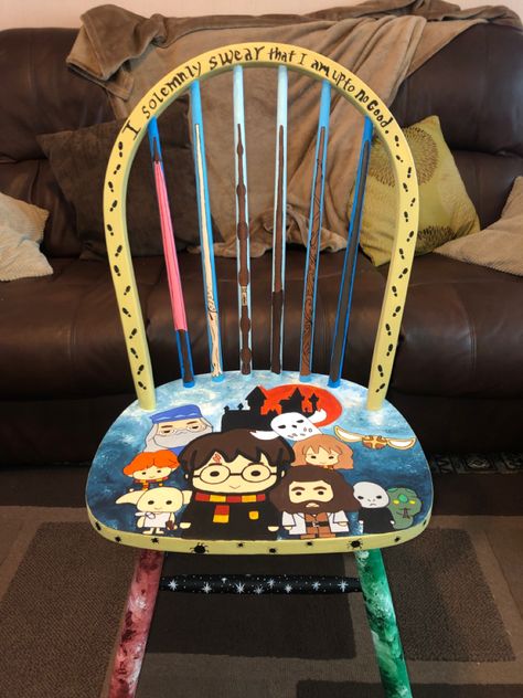 Harry Potter Chair, Harry Potter Teachers, Teacher Classroom Posters, Painted Kids Chairs, Teacher Chairs, Harry Potter Stories, Coca Cola Decor, Painted Stools, Kids Chair