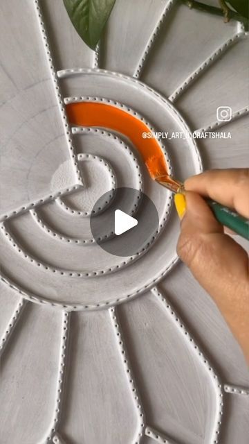 Detailed Mandala Art, How To Do Lippan Art, Lippan Art Colour Combination, Lippan Art Designs Circle, Lippan Art Material List, Mandala Lippan Art, Modern Lippan Art, Lippan Art Design, Art Materials List