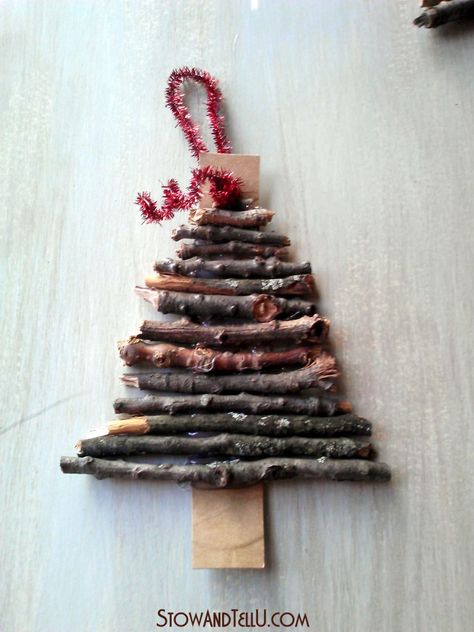 Cute Idea for Twig Ornaments! Rustic twig and cardboard Christmas tree ornaments - Full tutorial --http://stowandtellu.com/rustic-twig-christmas-tree-ornaments/ 3d Christmas Tree Card, Mini Christmas Tree Decorations, Twig Christmas Tree, Natural Christmas Tree, Cardboard Christmas Tree, Twig Crafts, Cardboard Christmas, Paper Christmas Ornaments, 3d Christmas Tree