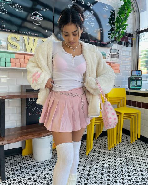 Coquette Pleated Skirt, How To Style Pink Pleated Skirt, Indie Pink Outfit, Pink Christmas Aesthetic Outfit, Heart Belt Outfit, Leg Warmers Outfit With Skirt, Pink Pleated Mini Skirt Outfit, Lucia Meep, Y2k Pleated Skirt Outfit