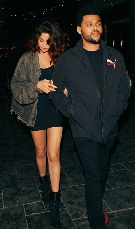 Selena Gomez Coachella, The Weeknd Jacket, Selena Gomez Outfits Casual, Selena And The Weeknd, Selena And Abel, Selena Gomez Boyfriend, Selena Gomez The Weeknd, Selena Gomez Street Style, Selena Gomez Album