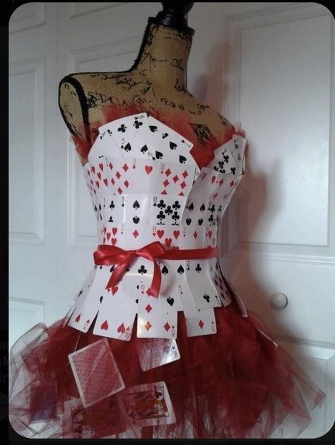 Cards Halloween Costume, Queen Of Cards, Red Queen Costume, Queen Of Hearts Halloween Costume, Halloween Alice In Wonderland, Queen Of Hearts Halloween, Card Costume, Heart Costume, Queen Of Hearts Costume