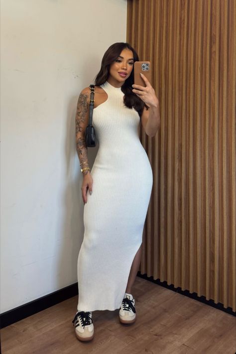 Women With Tattoos, Dress And Sneakers, Outfits Bonitos, Rock Chic, Knitted Dress, Clothing Styles, Baddie Outfits, Outfits Casuales, Fall Fashion