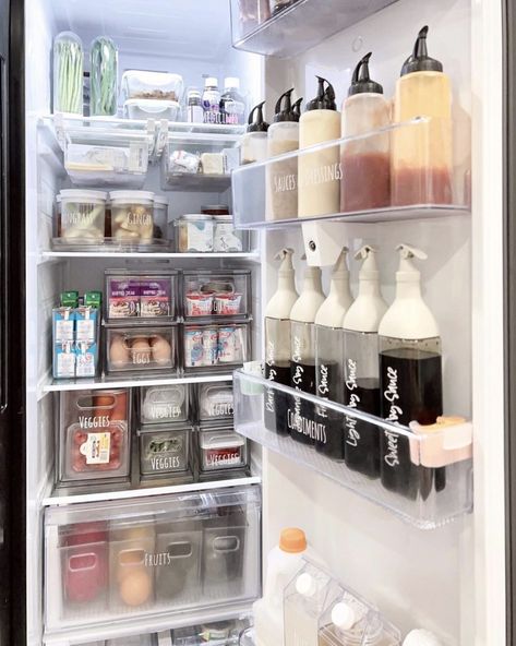 Fridge Restocking, Small Refrigerator Organization, Fridge Storage Ideas, Aesthetic Fridge, Small Fridge Organization, Dream Fridge, Fridge Organization Ideas, Fridge Ideas, Vibrant Kitchen