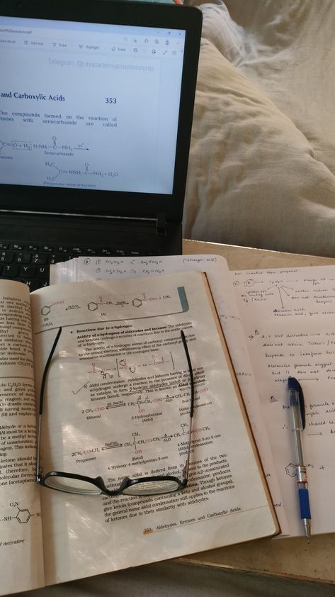 #study #studywithme #chemistry #aesthetic Studying Aesthetic Chemistry, Lessons In Chemistry Aesthetic, Studying Chemistry Aesthetic, Study Chemistry Aesthetic, Romanticing School, Academic Inspiration, Chemistry Aesthetic, Nerd Aesthetic, Academic Aesthetic