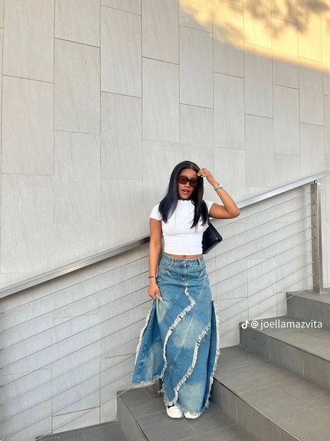 Long Demin Skirt Outfits Black Women, Denim Skirt Black Women, Modest Denim Outfit, Long Denim Skirt Outfit Black Women, Jean Skirt Outfits Long, Maxi Skirt Outfit Black Women, Style Jupe, Maxi Skirt Denim, Vacation Outfits Women