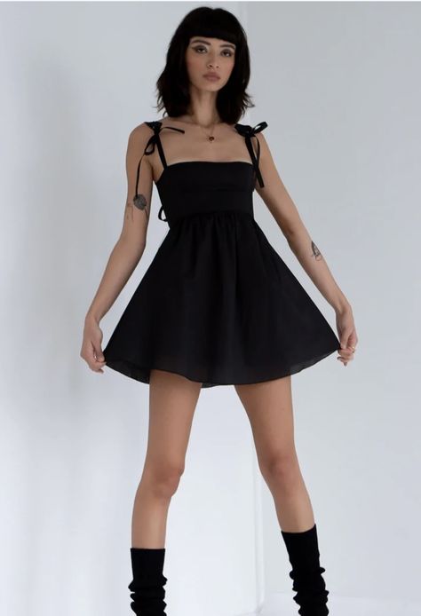 Black Babydoll Dress Outfit, Cute All Black Outfits, Babydoll Dress Outfit, Lbd Outfit, Dress Outfit Casual, Black Dress Outfit Casual, Black Dress Outfit, Teenage Dress, Black Babydoll Dress