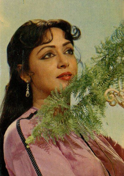 Hema Malini 70s, Miss Universe 1994, Old Bollywood Actress, Old Film Stars, Hema Malini, Bollywood Pictures, Retro Bollywood, Bollywood Cinema, Vintage Bollywood