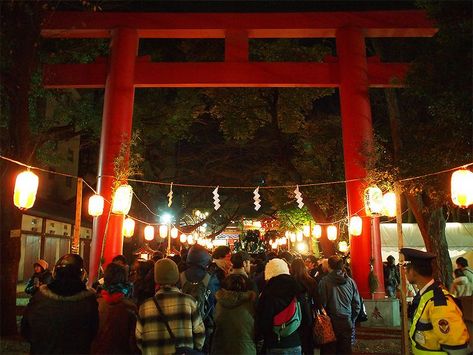 “Ōmisoka” (New Year’s Eve) | Nippon.com Japan New Year, Before The New Year, Astronomical Observatory, Temple Bells, New Years Countdown, Tokyo Skytree, Universal Studios Japan, Train Service, Paid Off