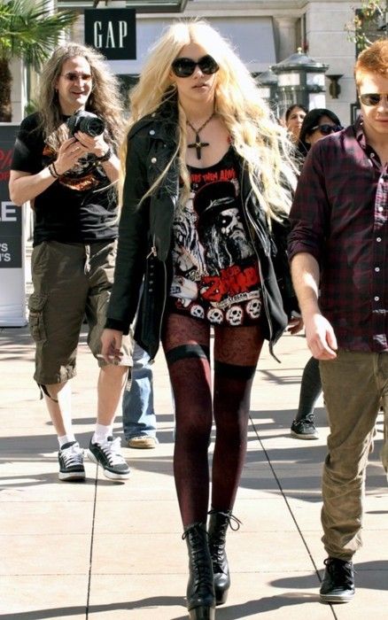 Taylor Momsen Outfits, Taylor Momsen Style, Rocker Outfit, Punk Rock Outfits, Fest Outfits, 70s Outfits, Look Rock, Taylor Momsen, Rock Outfits