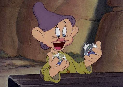 ♫ In a mine, in a mine, where a million diamonds... SHINE! ♫ Disney Princess Enchanted Tales, Snow White Dwarfs, Snow White Seven Dwarfs, Goofy Disney, Disney Silhouettes, Sette Nani, Movies Disney, Snow White And The Seven Dwarfs, The Seven Dwarfs