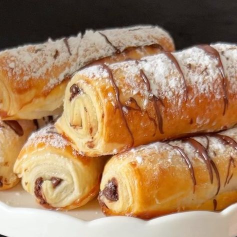 Food with Style 👩🏻‍🍳 on Instagram: "🍫🥐 Chocolate Rolls easy Recipe 🥐🍫 Indulge in the irresistible delight of these easy chocolate rolls. With just a few ingredients, you can create a delicious treat that will satisfy your chocolate cravings! 🍫 Ingredients: - Store-bought puff pastry sheets - Chocolate strips or dark chocolate - 1 egg yolk mixed with 1 tablespoon of milk for brushing - Powdered sugar for dusting 👩🏻‍🍳 Instructions: 1. Preheat your oven to 200 degrees Celsius (390 degree Chocolate Rolls Pastry, Puff Pastry Chocolate, Chocolate Rolls, Pastry Chocolate, Asian Side Dishes, Rolls Easy, Chocolate Roll, Weight Watchers Desserts, Puff Pastry Sheets