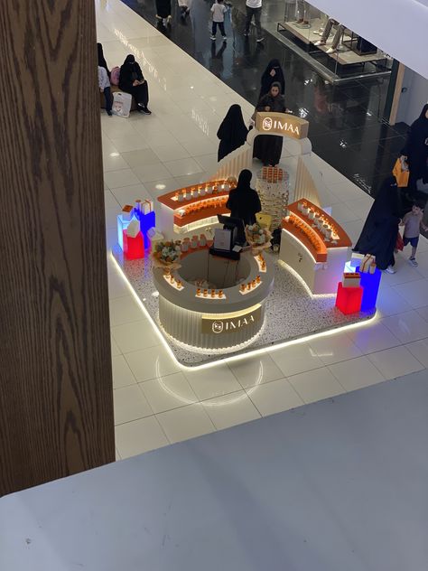 Perfume Booth, Perfume Kiosk, Kiosk Store, Coffee Booth, Arch Gate, Shoe Store Design, Mall Kiosk, Popup Store, Travel Retail