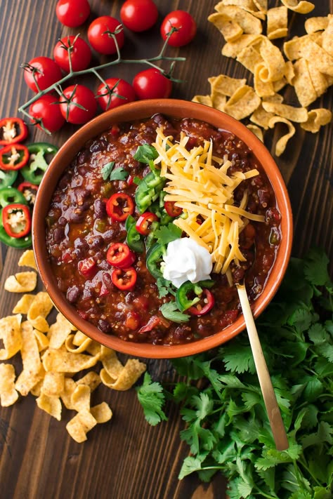 Black Bean Quinoa Chili Black Bean Quinoa Chili, Chili Season, Mexican Radio, Quinoa Chili Recipe, Easy Homemade Cornbread, Chili Recipe With Black Beans, Vegetarian Quinoa Chili, One Pot Wonder, Pot Pie Recipes