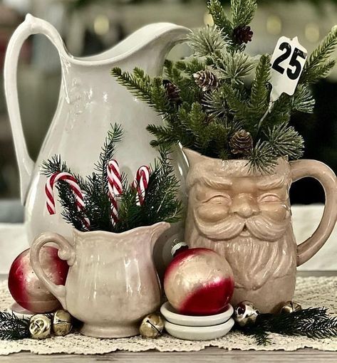 Christmas Crafty, Christmas Vignettes, French Christmas, Country Christmas Decorations, Another Round, Cottage Christmas, Front Porch Christmas Decor Ideas, Porch Christmas Decor Ideas, Front Porch Christmas