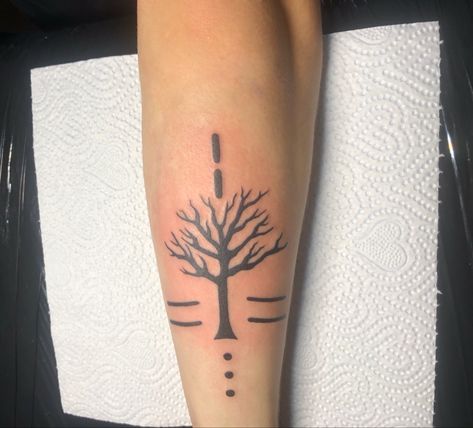 Posing Tree Tattoo, What Is Real Will Prosper Tattoo, Xxxtentaci̇on Tattoo, Rapper Tattoos Ideas, Poison Tree Tattoo, Tattoo That Represents Growth, Dates Tattoo, Rapper Tattoos, Tribute Tattoo