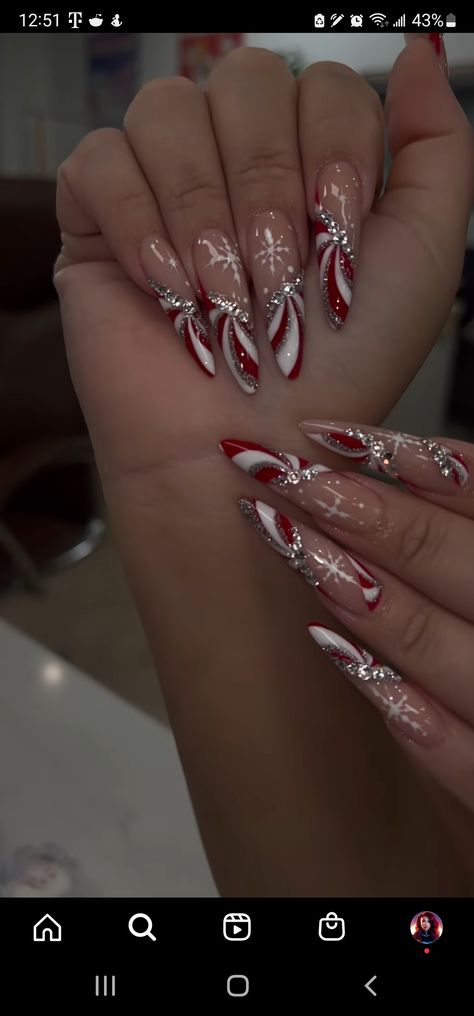 Red Christmas Nail Designs Almond, Holiday Nails Long Square, Red Holiday Nail Designs Almond, Christmas Nails Extravagant, Christmas Long Almond Nails, Red White Gold Christmas Nails, Christmas Nail Designs Natural Nails, Christmas Long Nail Designs, Christmas Nails 2024 Trends Almond