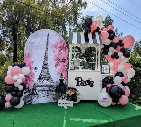 Afternoon In Paris Party, Paris Party Backdrop Ideas, Paris Theme Balloon Decor, Outdoor Paris Theme Party, Paris Birthday Decorations, Paris Birthday Outfit Ideas, Paris Backdrop Ideas, A Night In Paris Birthday Theme, Paris Theme Quinceanera Decorations